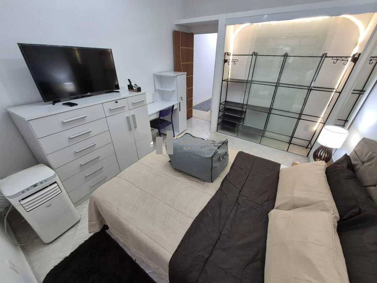 Walk-in closet in a 2-bedroom apartment, 75 m² — photo 10