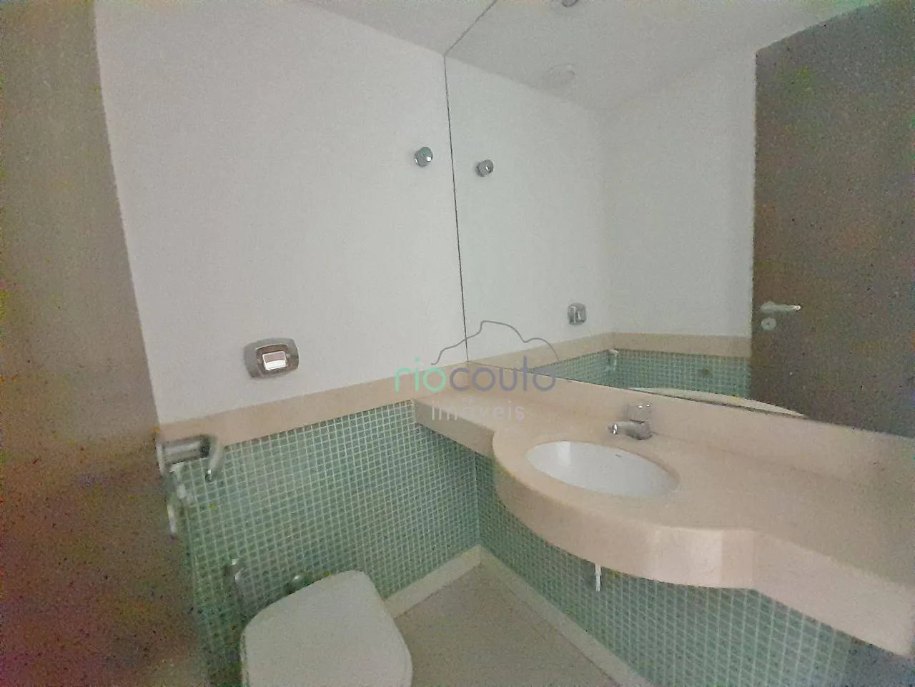 Apartamento de 4 dormitórios com 5 banheiros e área 198 m² — photo 10
