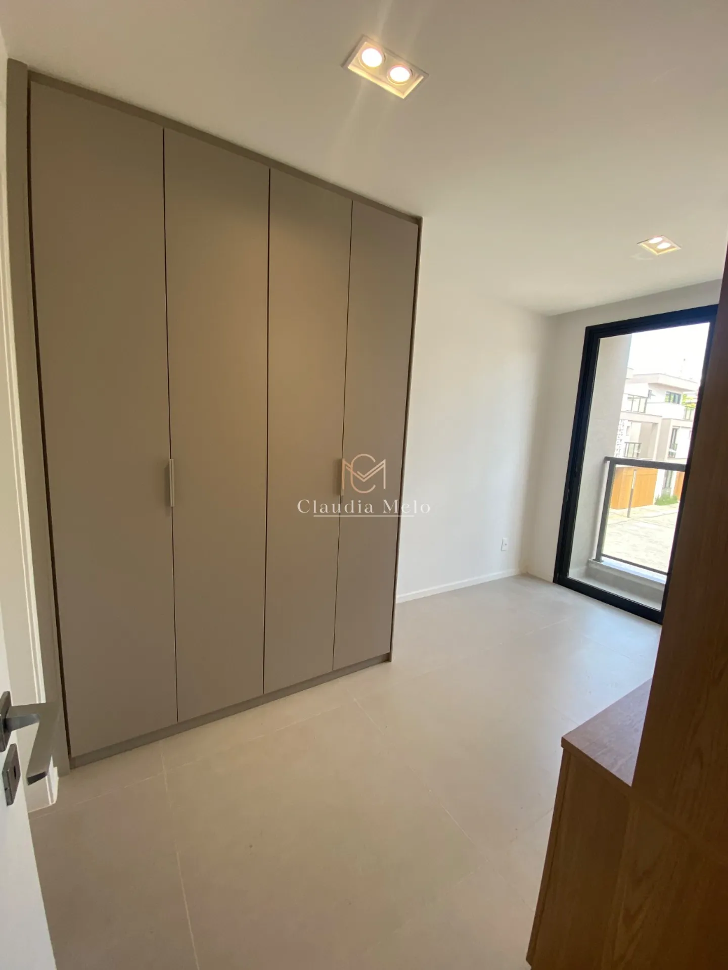 360 m² house with 3 en-suite bedrooms and private garden — photo 13