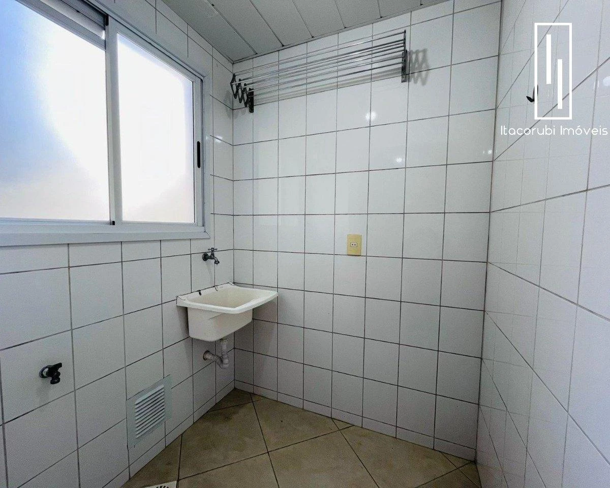 Furnished 2-bedroom apartment with open-plan kitchen — photo 11