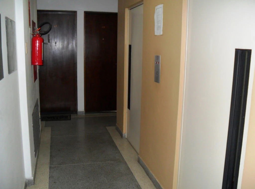 Apartamento com piso de madeira ou laminado, Centro — photo 17
