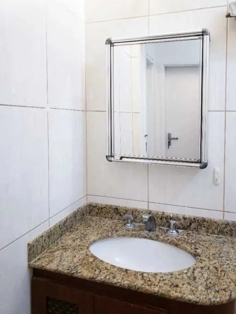 3-bedroom apartment with closed kitchen and laundry area — photo 26