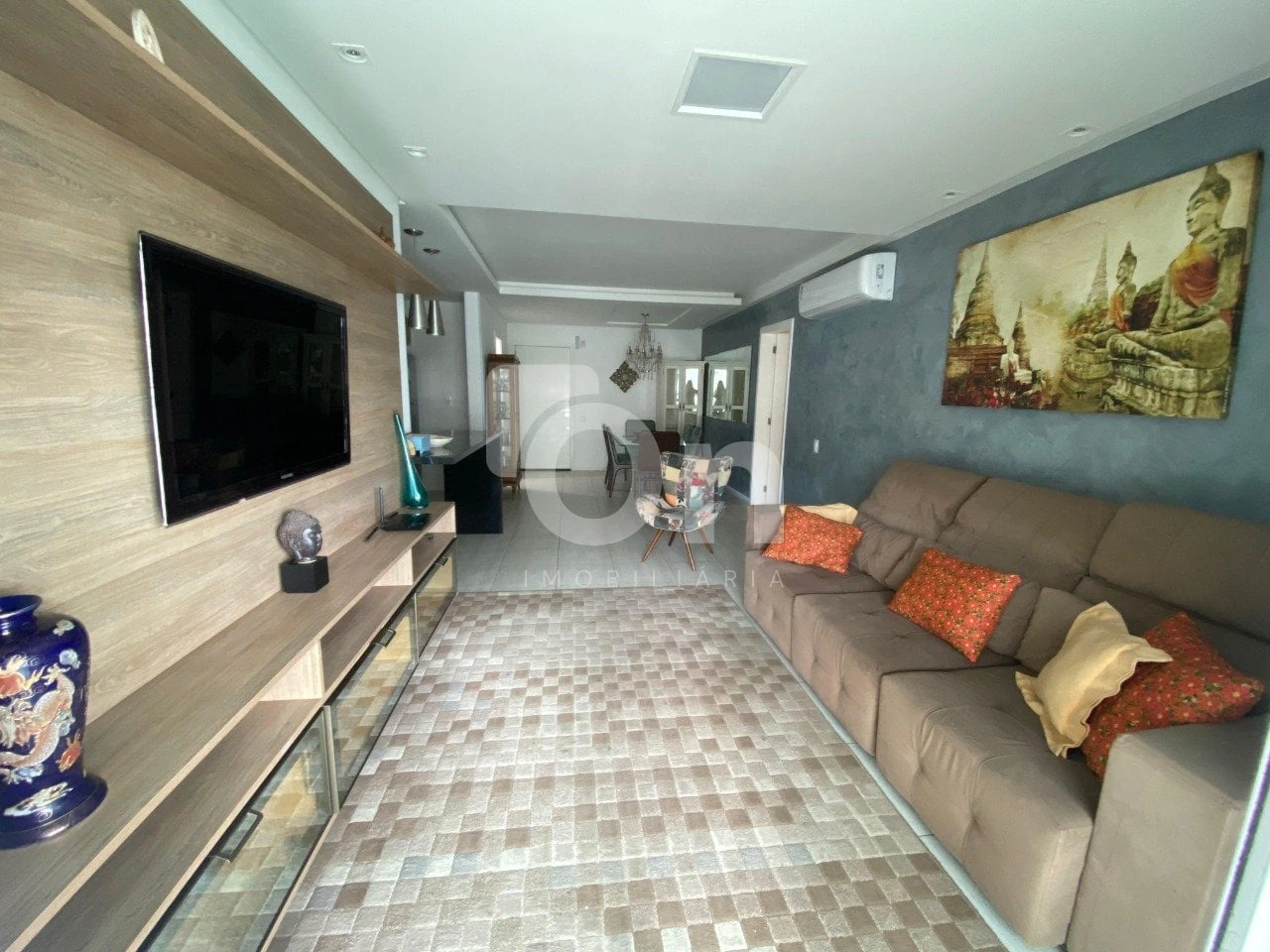 Furnished apartment, 105 m², with a glass-enclosed balcony — photo 8