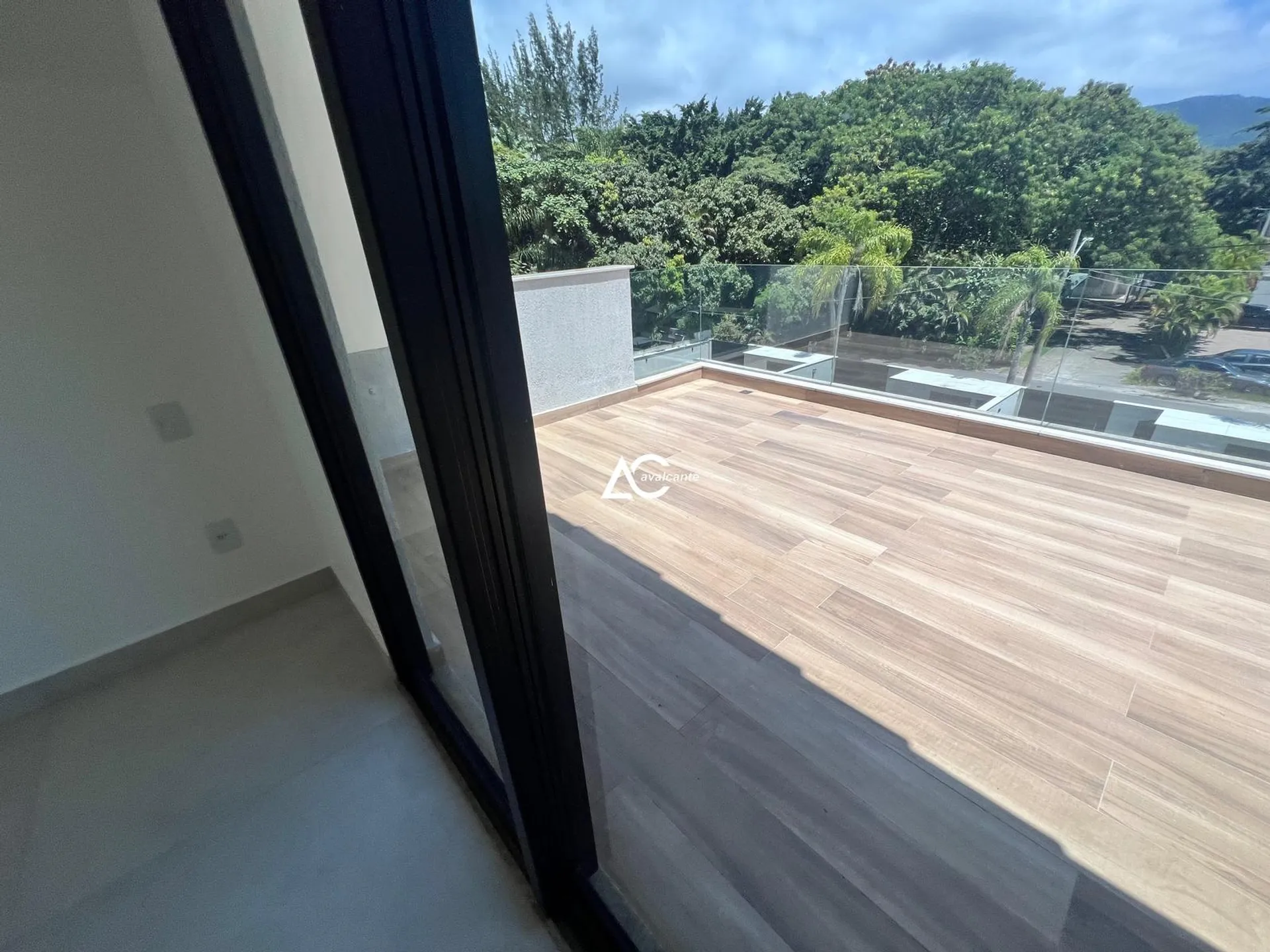 Unfurnished house with 5 bedrooms and 5 bathrooms — photo 42