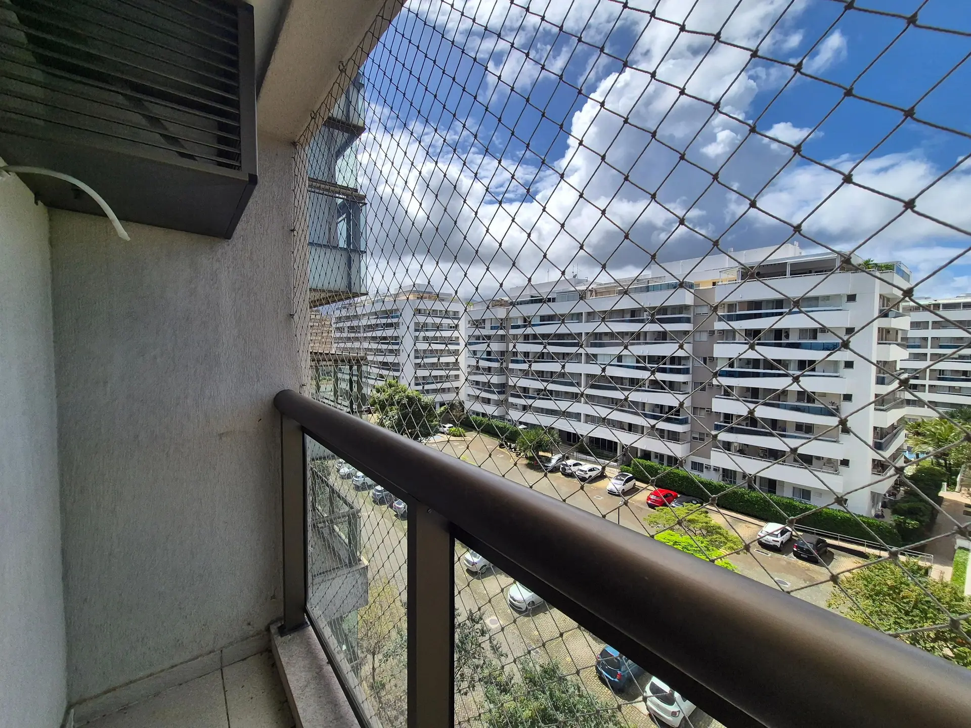 3-bedroom apartment with balcony and open-plan kitchen — photo 27