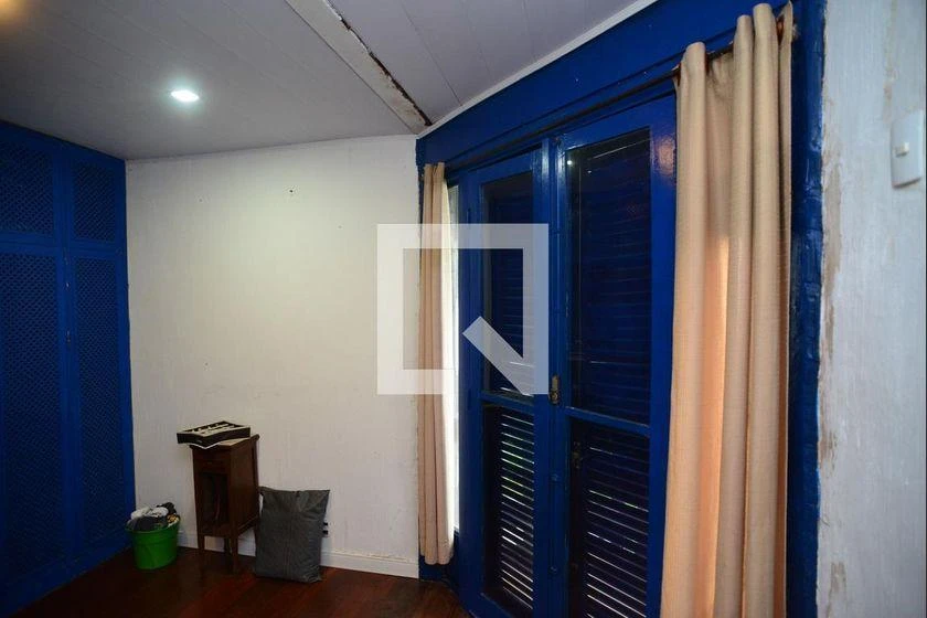 5-bedroom house with a water view — photo 11