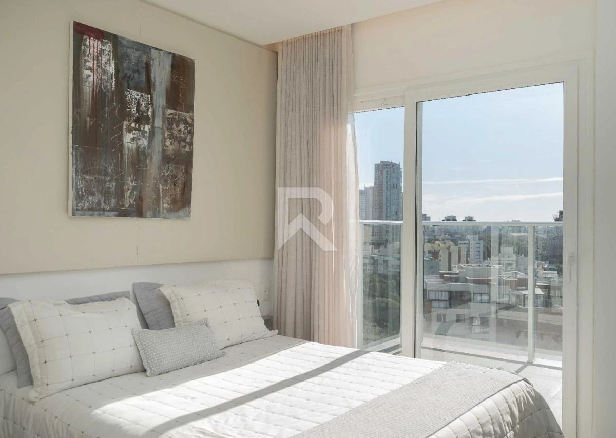 Furnished apartment, 194 m², with floor-to-ceiling windows — photo 9
