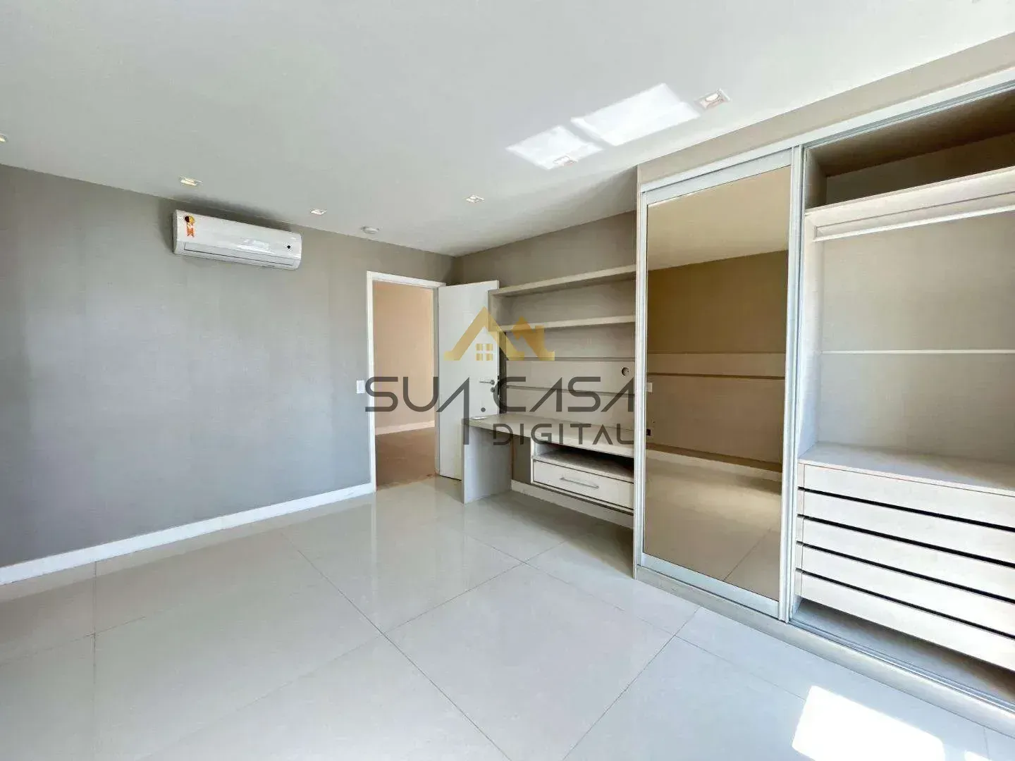 Penthouse with 4 bedrooms and an open-plan kitchen — photo 18