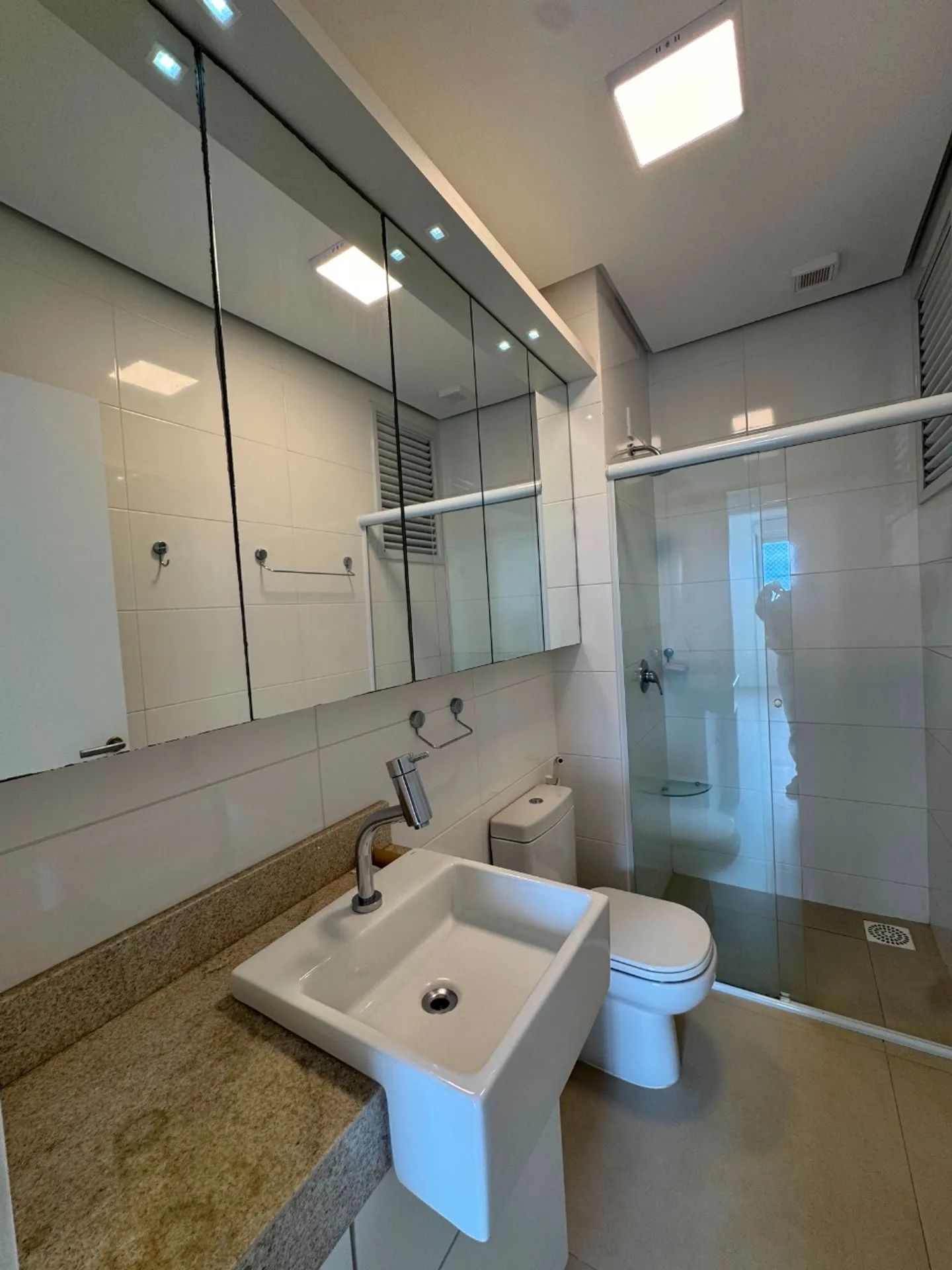 3-bedroom apartment in a building with a pool — photo 13