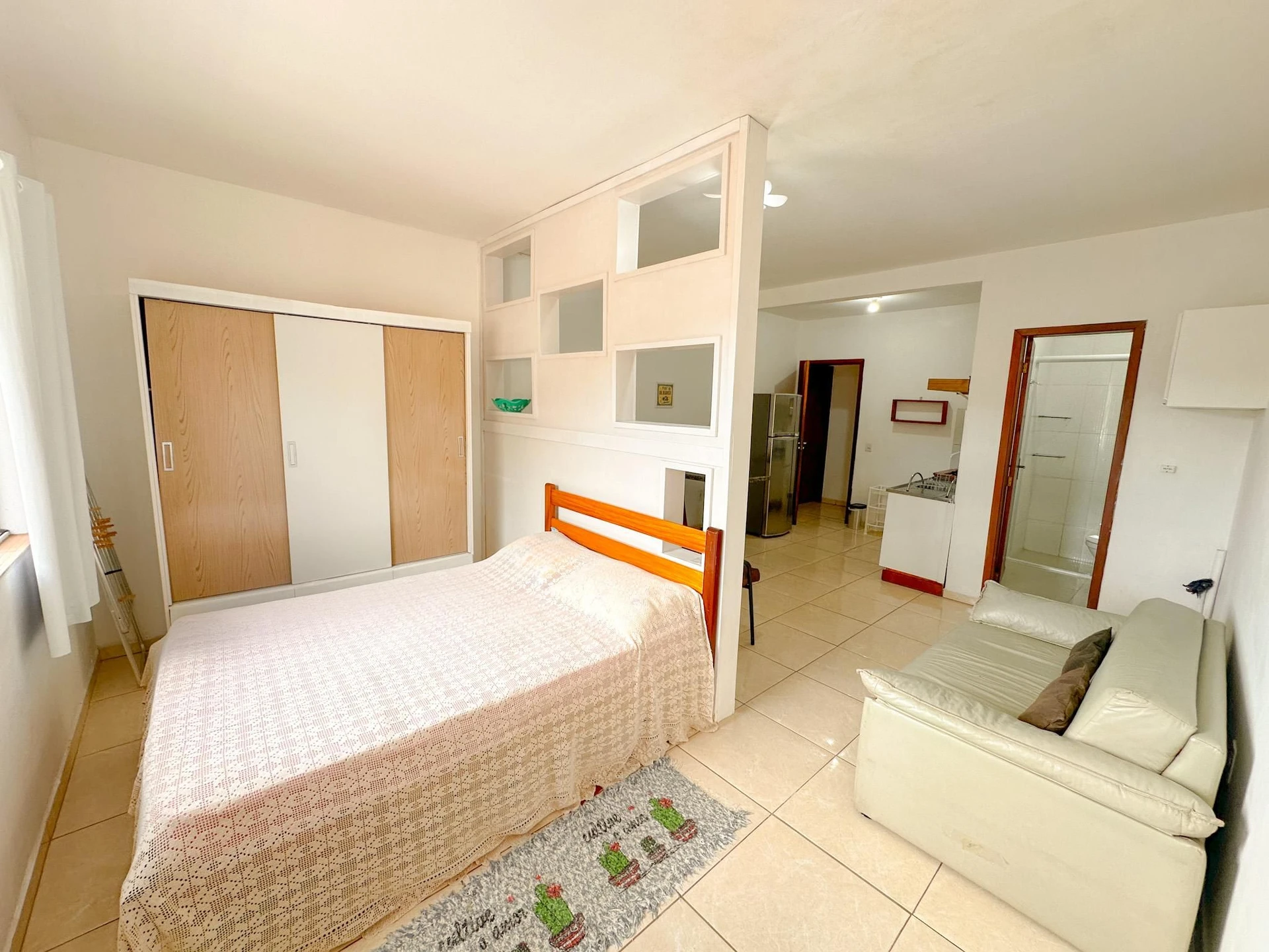 Apartamento amueblado de 1 dormitorio con balcón — photo 9