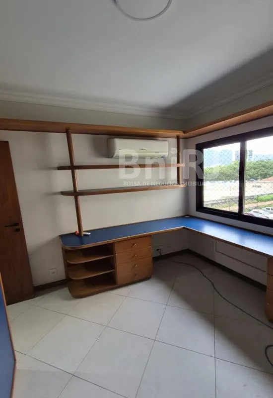 Home office in a 3-bedroom apartment, 110 m² — photo 7