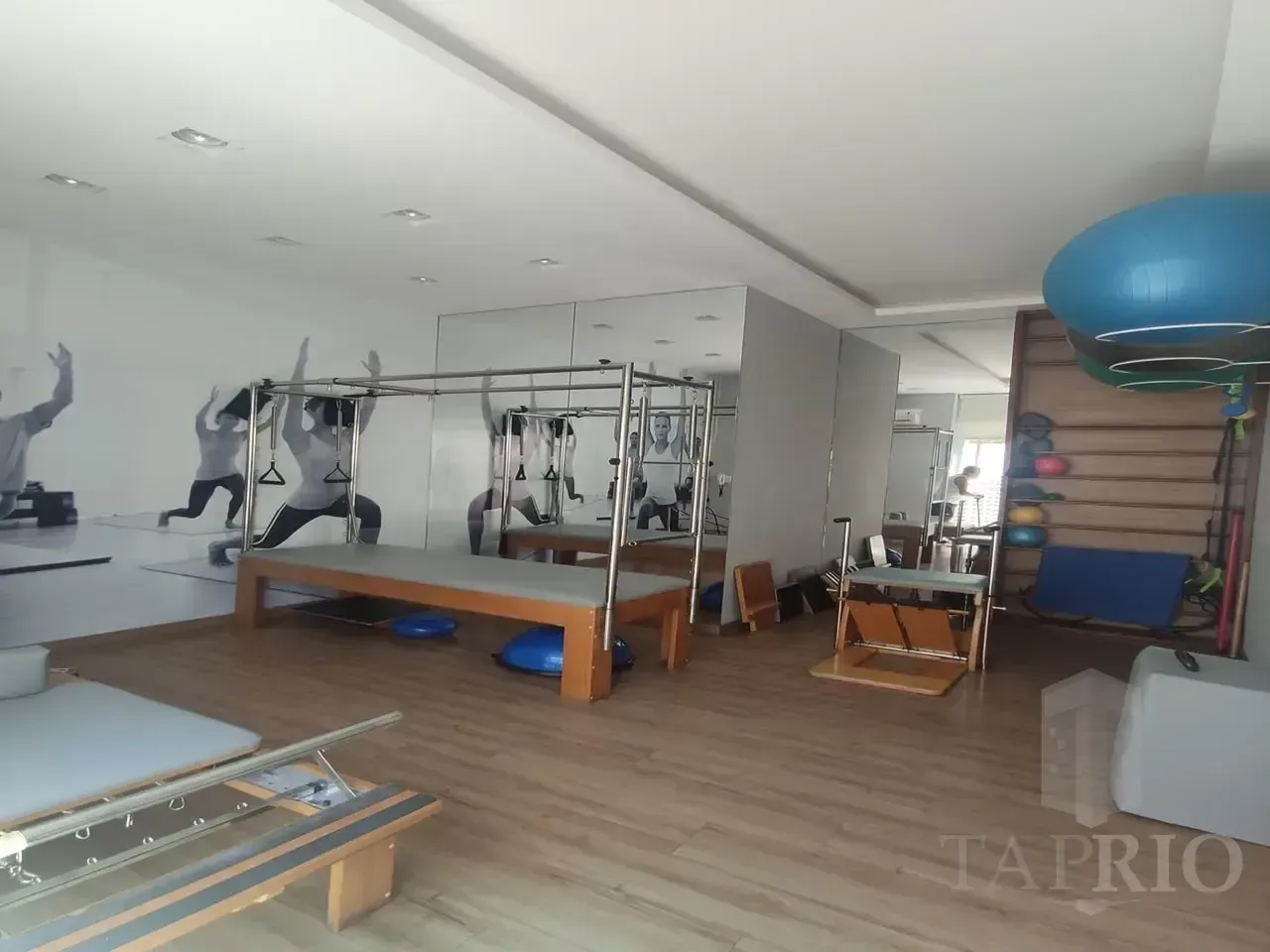 Furnished penthouse with 3 bedrooms and 3 baths — photo 40