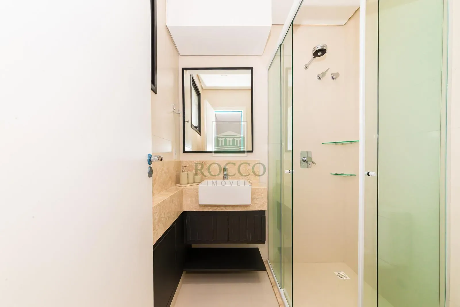 Furnished 1-bedroom apartment with 2 bathrooms — photo 18