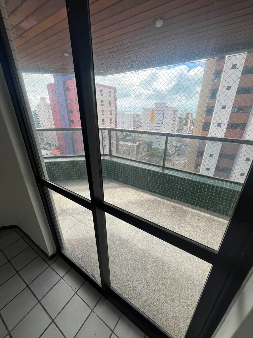 Apartamento de 190 m² com 4 quartos e 3 suítes — photo 3
