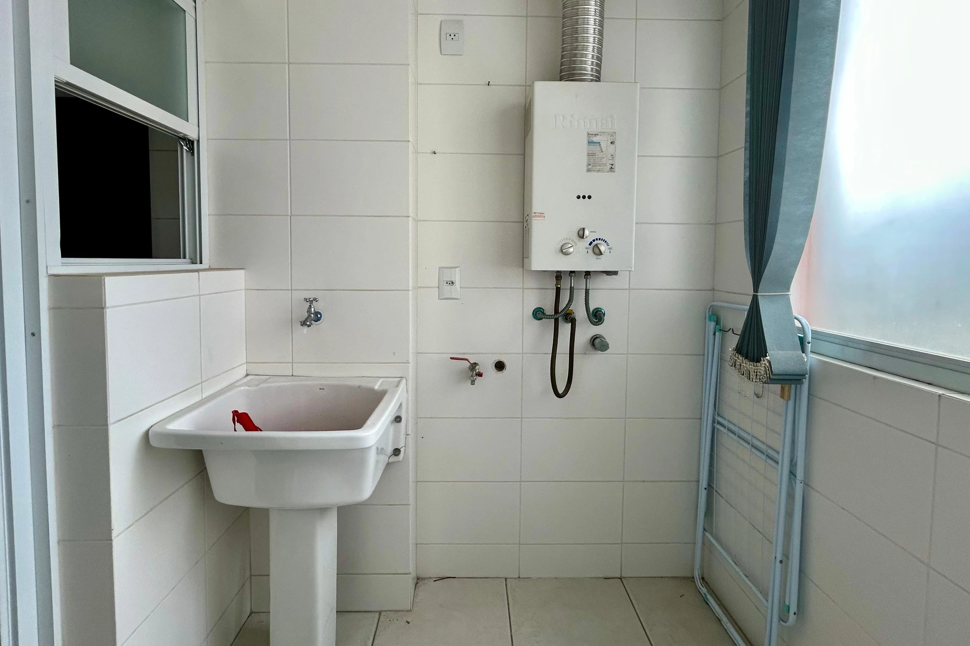 2-bedroom apartment in a building with a gym — photo 40