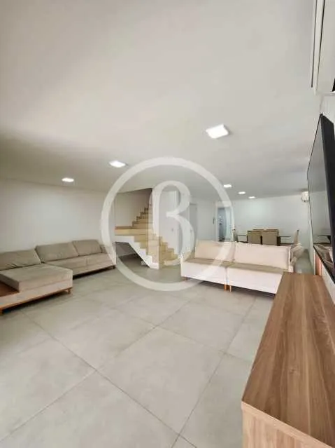House with 4 bedrooms, 5 bathrooms and open-plan kitchen — photo 2