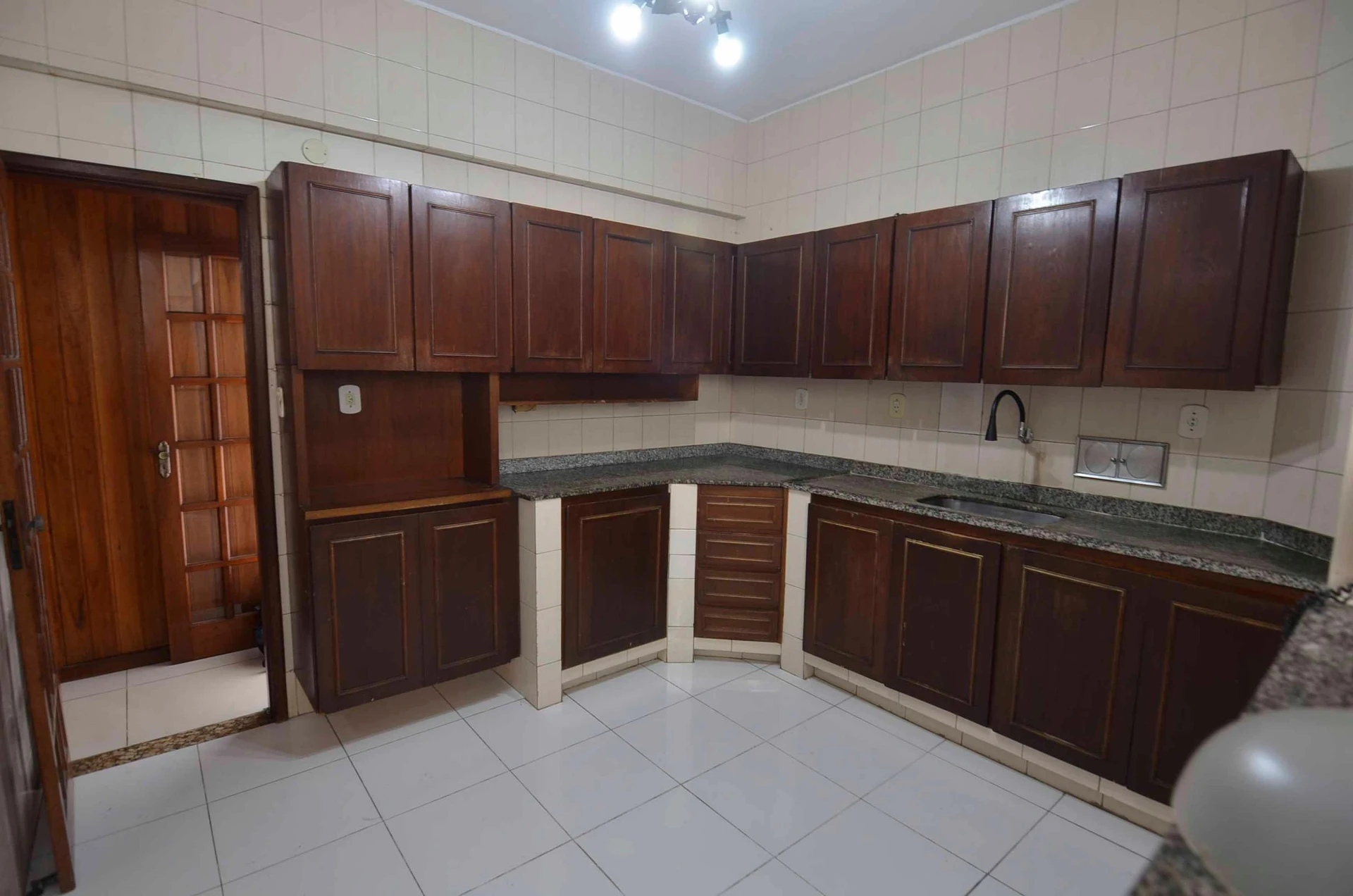 3-bedroom apartment with a park view — photo 24