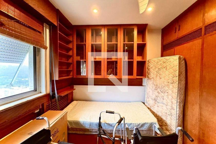 Furnished apartment, 180 m², with a glass-enclosed balcony — photo 35