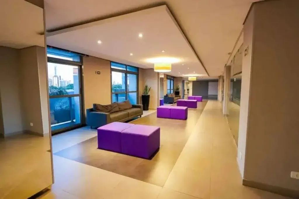 Furnished 1-bedroom apartment with an open-plan kitchen — photo 24