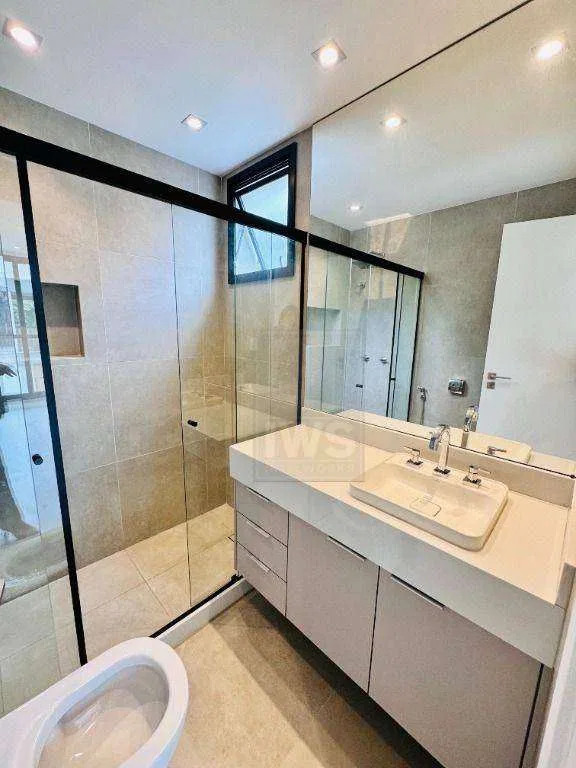 Modern house with 5 en-suite bedrooms and air conditioning — photo 20