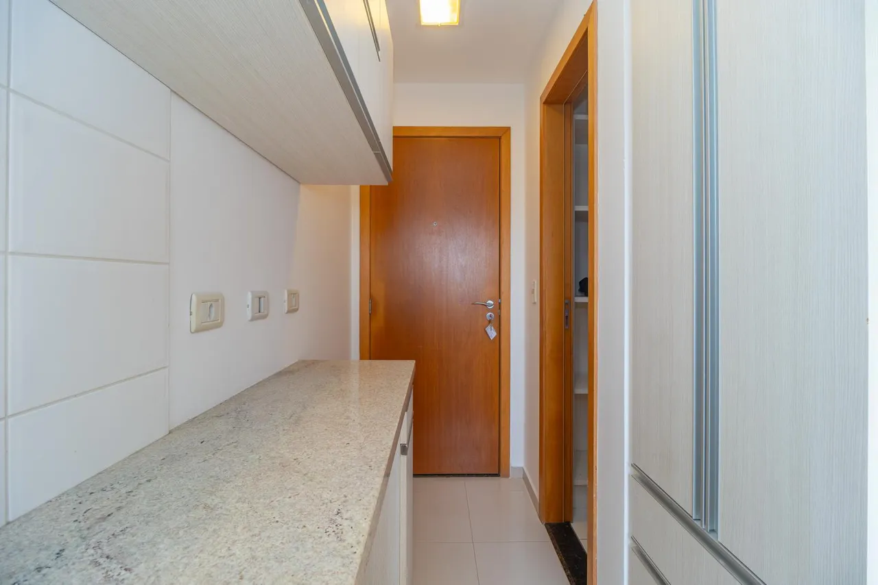 Unfurnished 3-bedroom apartment with glass balcony — photo 19