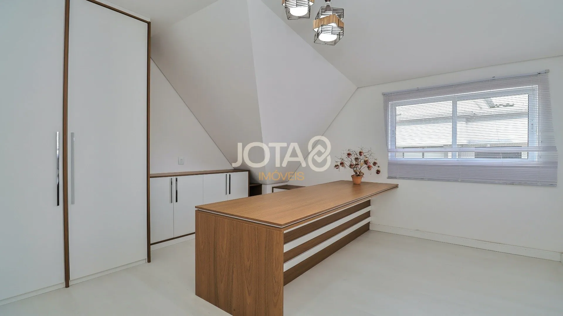 House with 3 bedrooms and an open-plan kitchen — photo 31