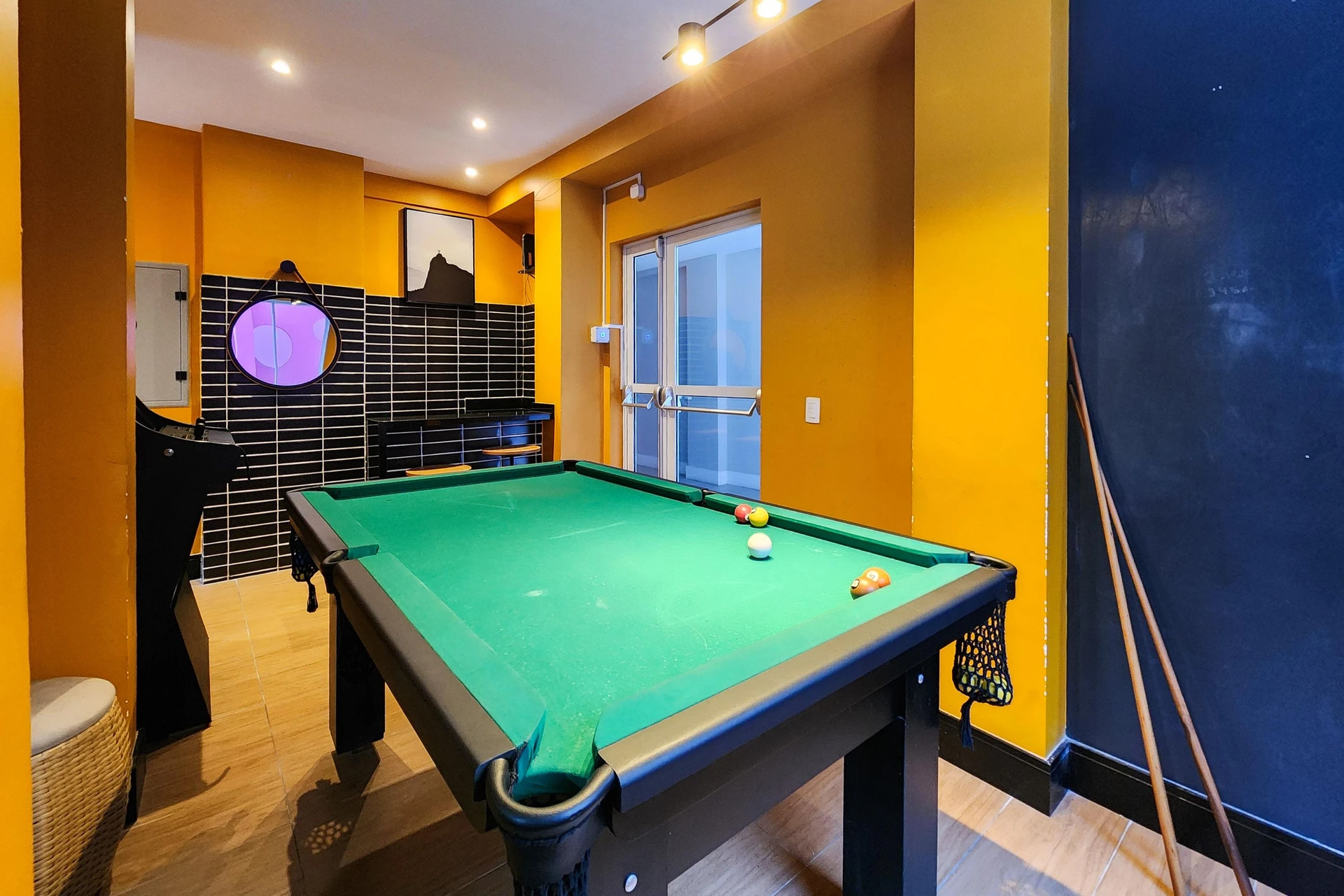 Apartamento mobiliado com cozinha integrada e varanda — photo 35