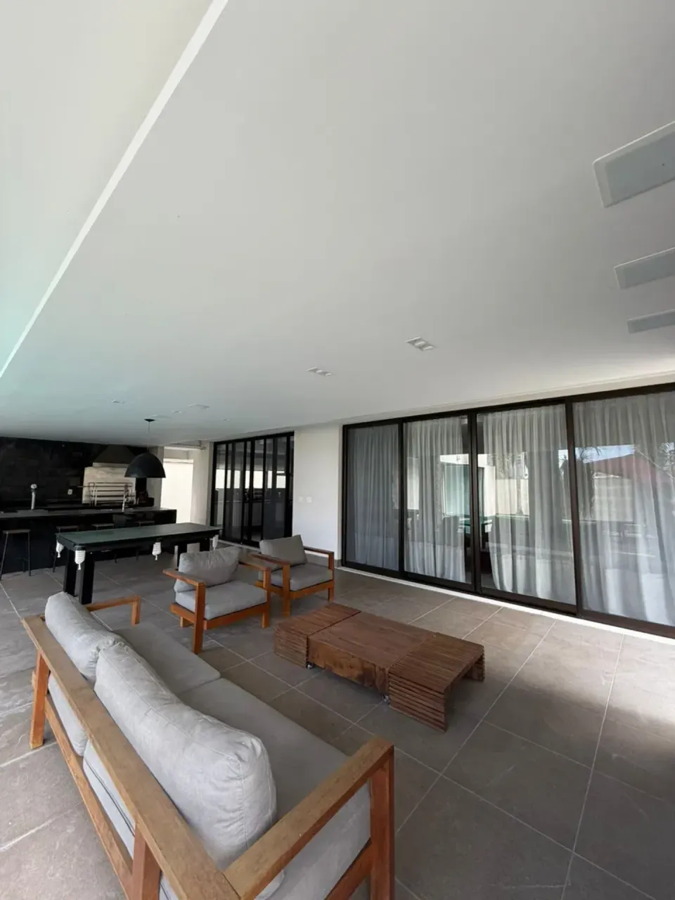 Casa com cozinha americana, 4 quartos e 5 banheiros, 980 m² — photo 4