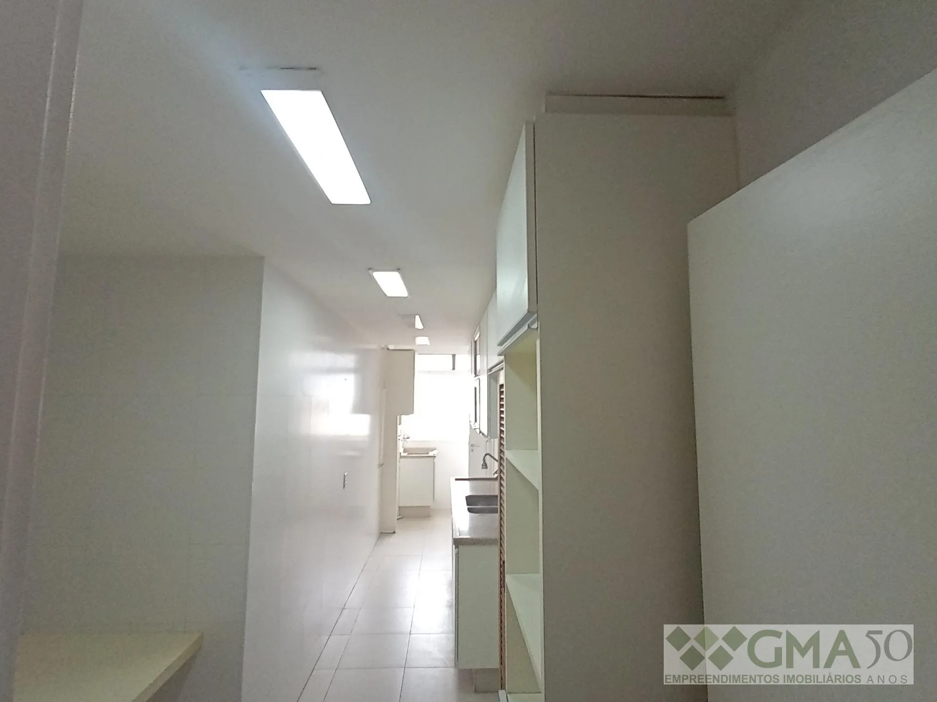 3-bedroom apartment with a mountain view — photo 30