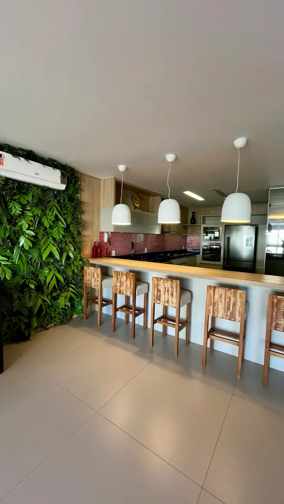 Furnished apartment with 3 en-suite suites — photo 40