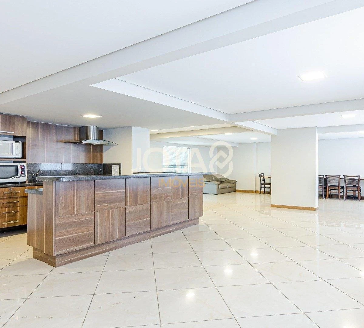 3-bedroom apartment in a building with a gym — photo 6