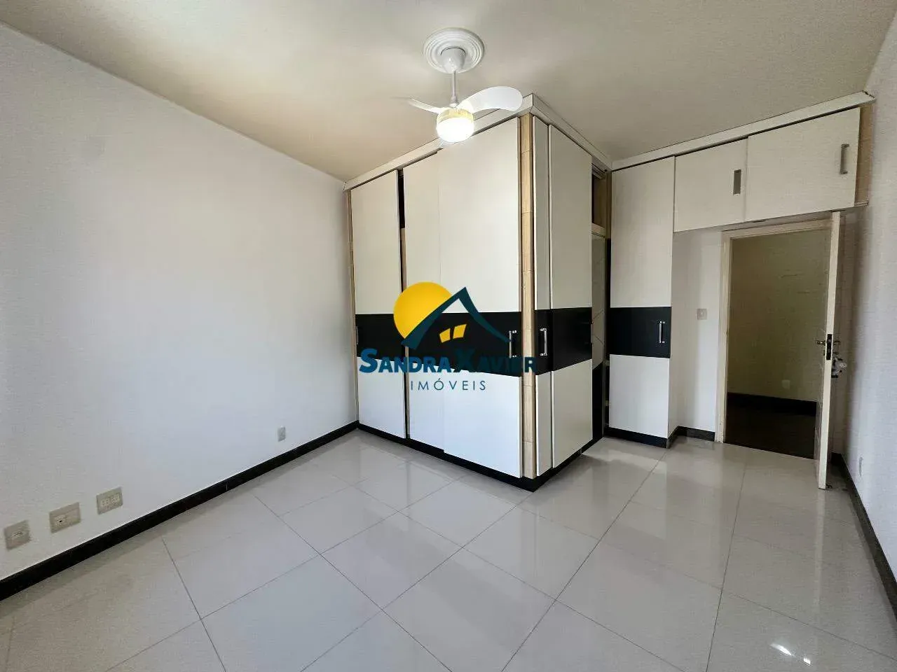 Casa com 4 quartos e 5 banheiros, varanda com churrasqueira — photo 21