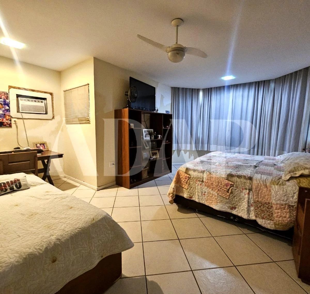 Unfurnished 254 m² house with a built-in balcony grill — photo 16