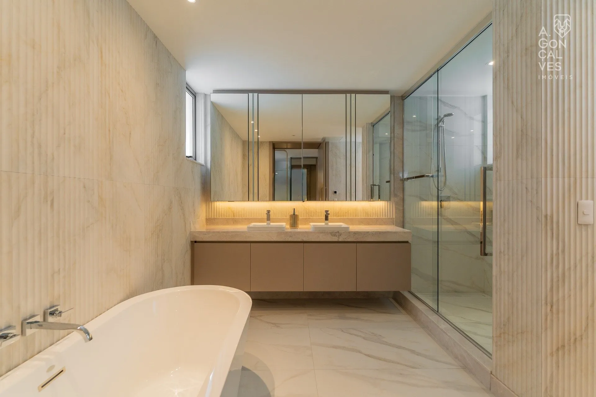 Furnished apartment with 3 suites and 257 m² — photo 19