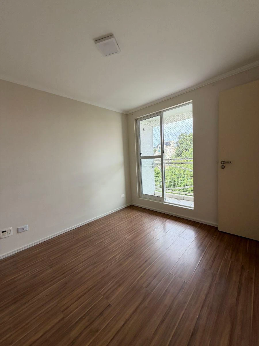 Departamento con piso de madera o laminado en Curitiba — photo 19
