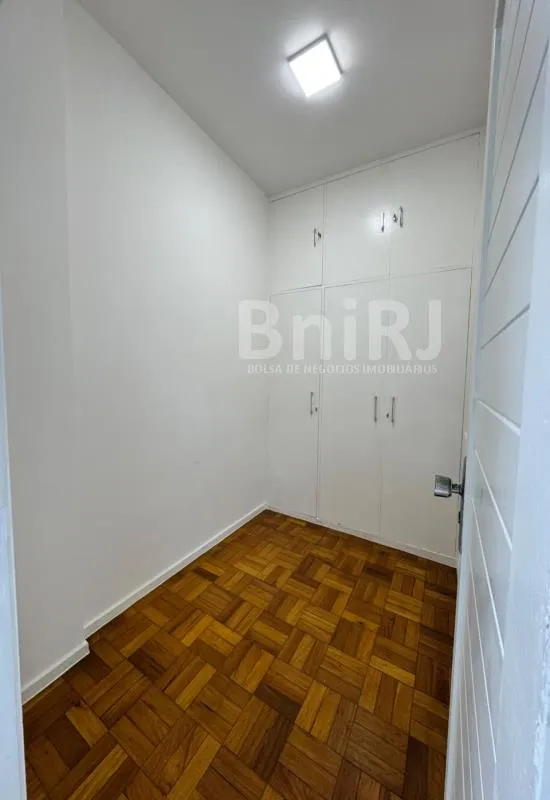 Home office in a 4-bedroom apartment, 280 m² — photo 32