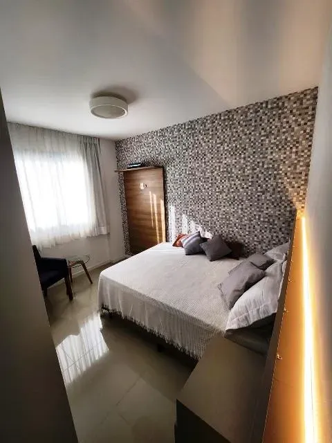 Furnished apartment, 180 m², with a grill on the balcony — photo 30