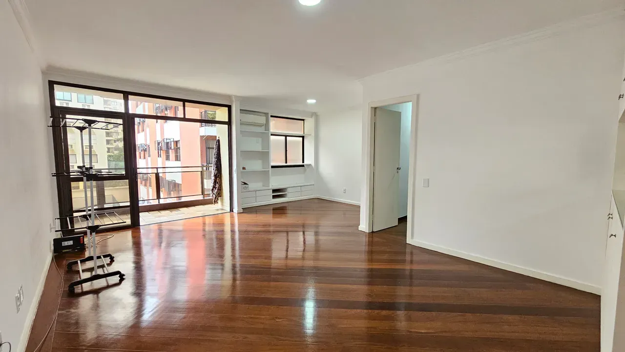 Apartment with 3 bedrooms and a balcony — photo 5
