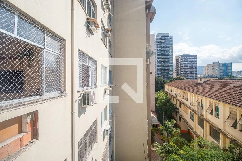 1 quarto e piso de madeira ou laminado: apartamento de 21 m² — photo 3