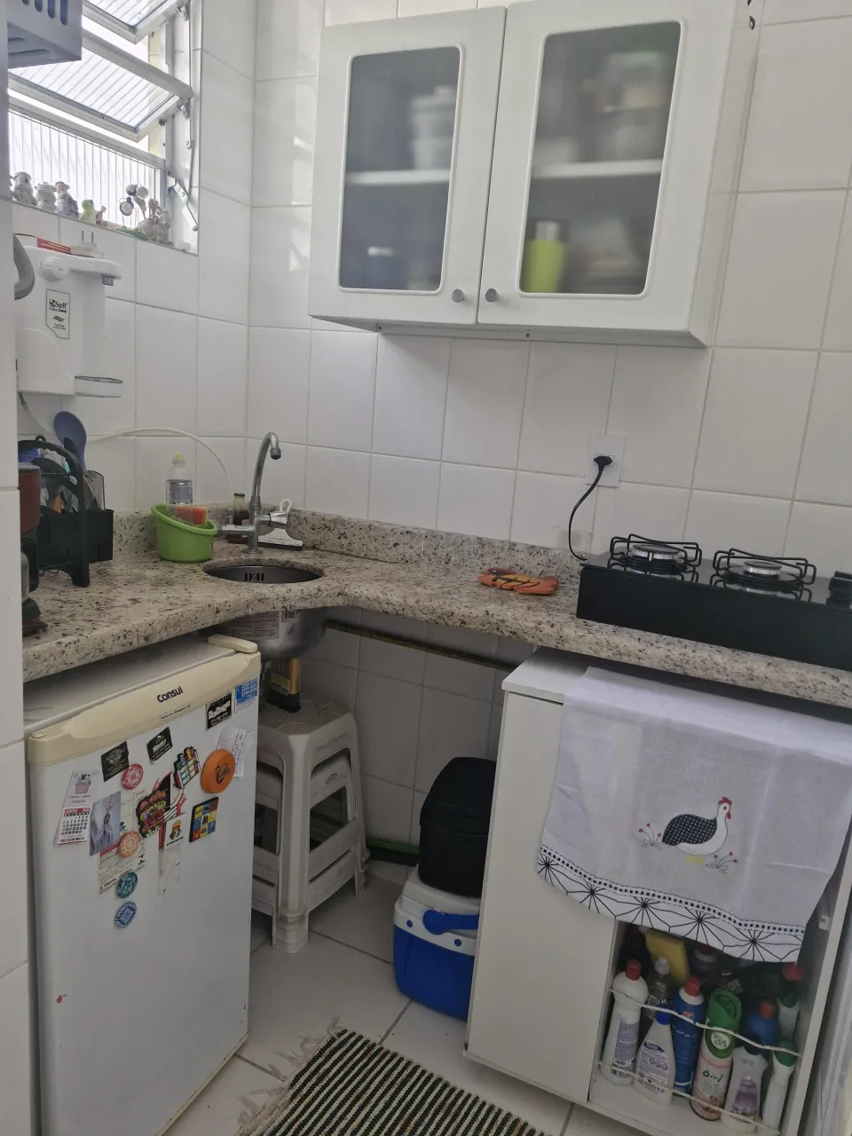 Furnished studio apartment with compact gas kitchenette — photo 7