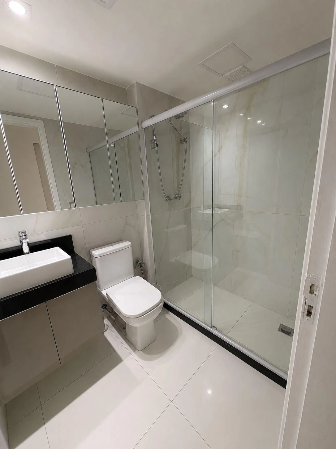 2-bedroom apartment in a building with a pool — photo 5