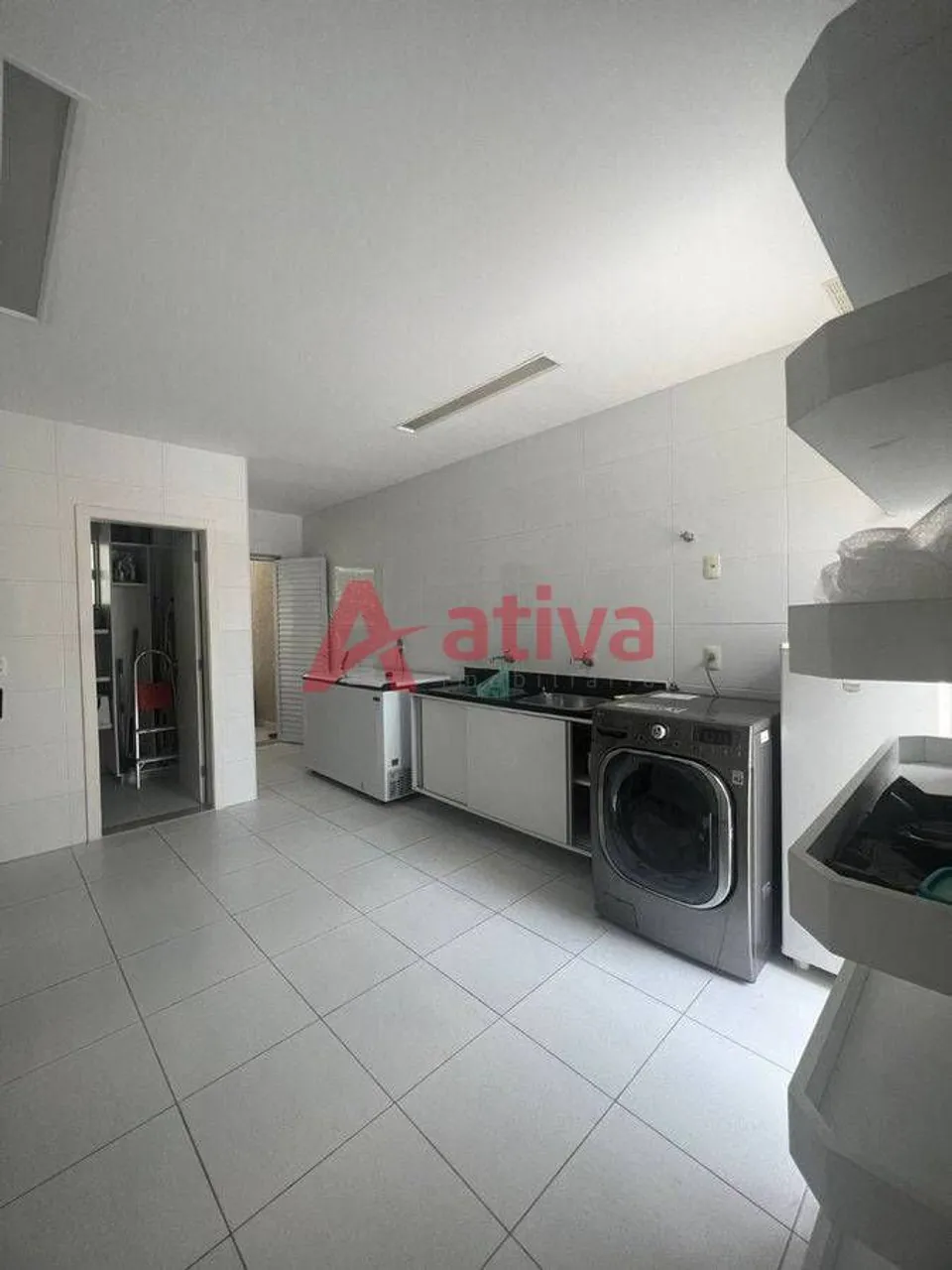 Мебльований будинок з 5 спальнями та 5 ванними — photo 5