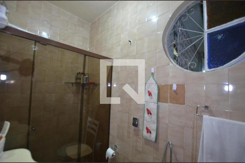Furnished 231 m² house with 3 bedrooms and a balcony — photo 8