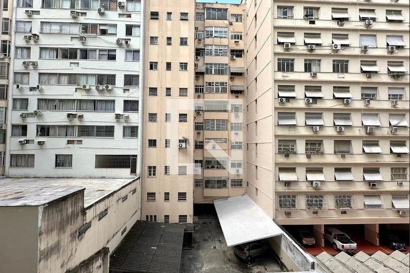 Apartamento de 2 quartos com piso de madeira ou laminado — photo 19