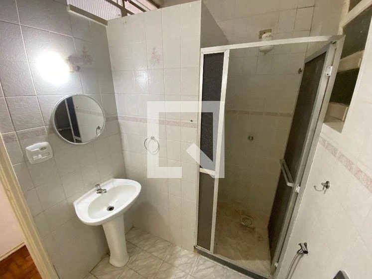 Wood or laminate floors in a one-bedroom apartment, 50 m² — photo 24