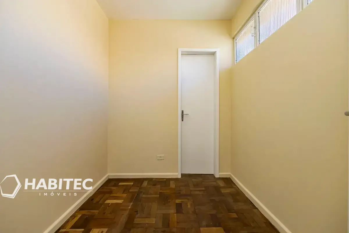 4-bedroom apartment with 2 bathrooms and a balcony — photo 41