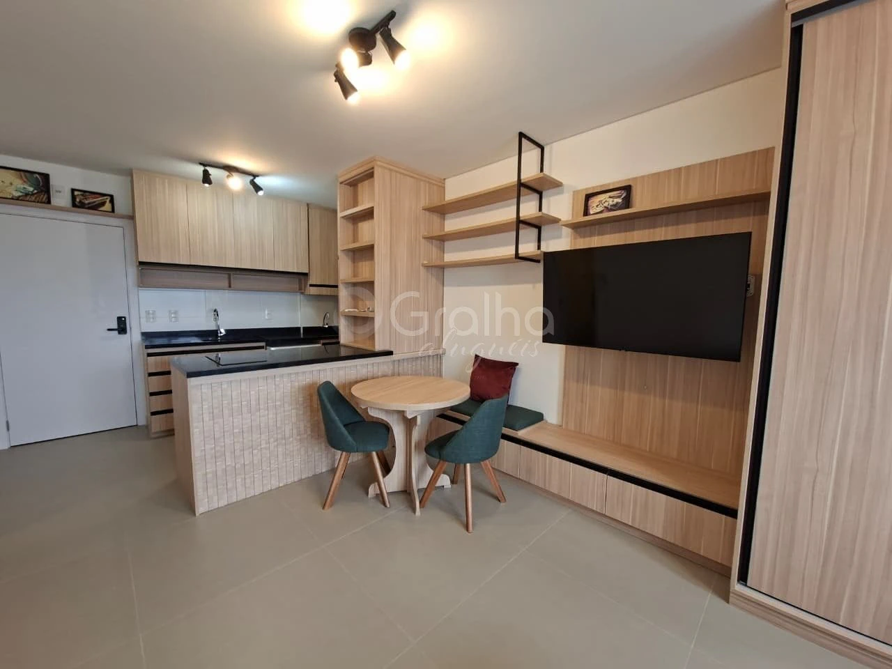 Furnished studio in a building with a gym — photo 9