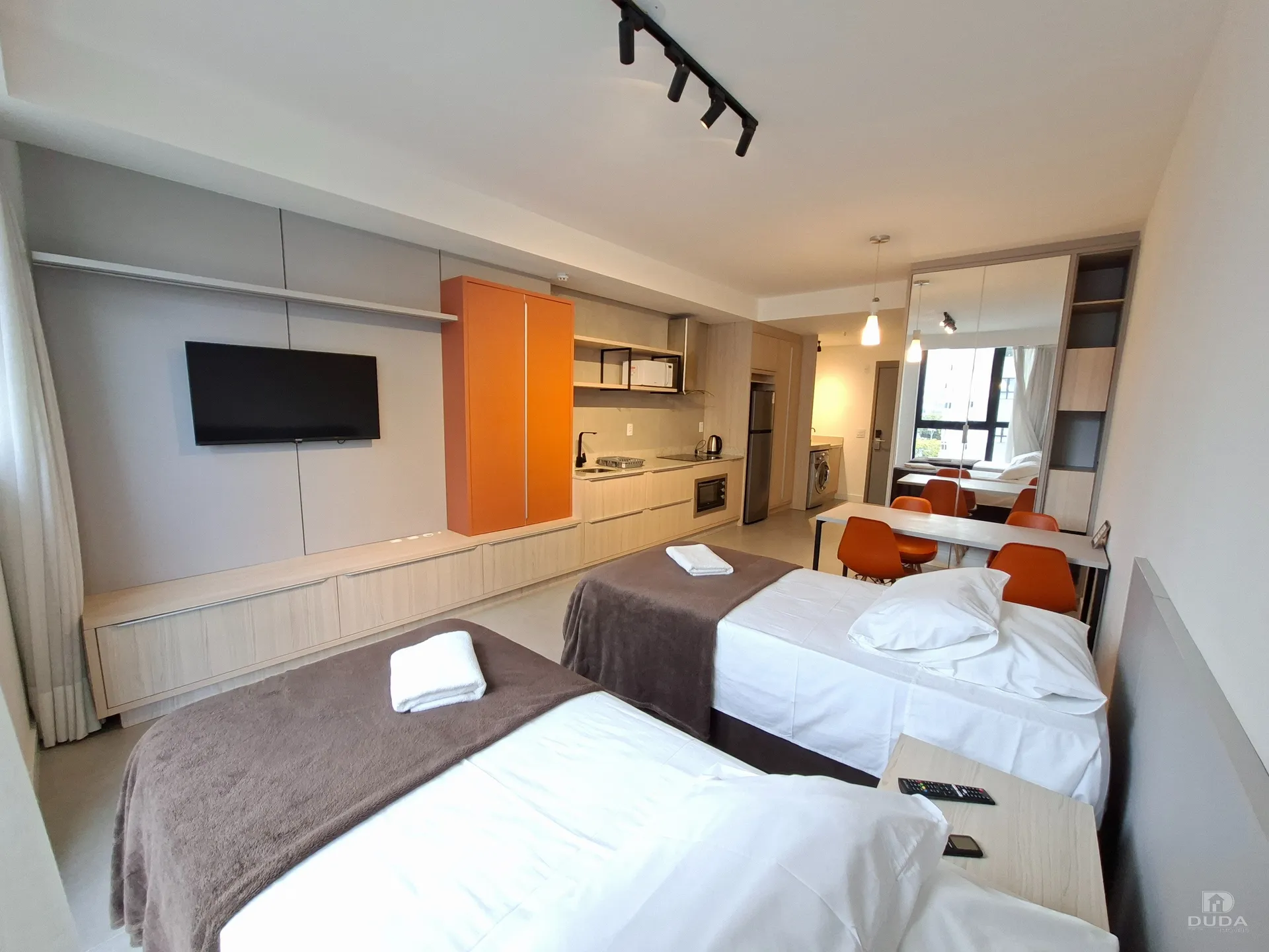Furnished 33 m² studio with open-plan kitchen