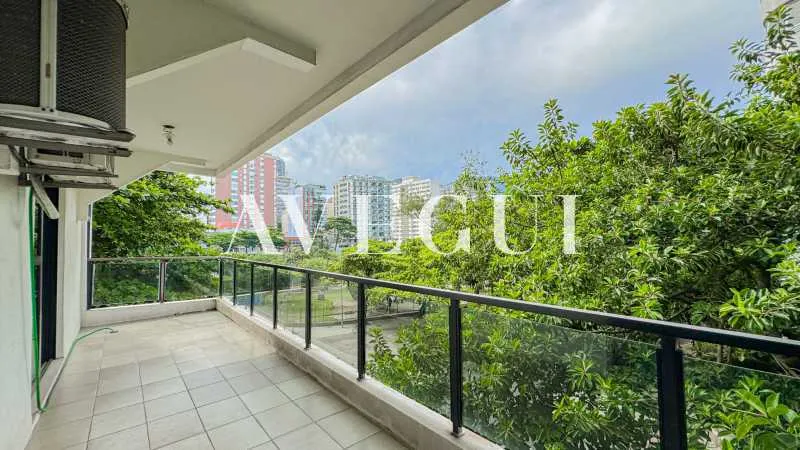 Furnished 180 m² apartment with 2 bedrooms and balcony — photo 20