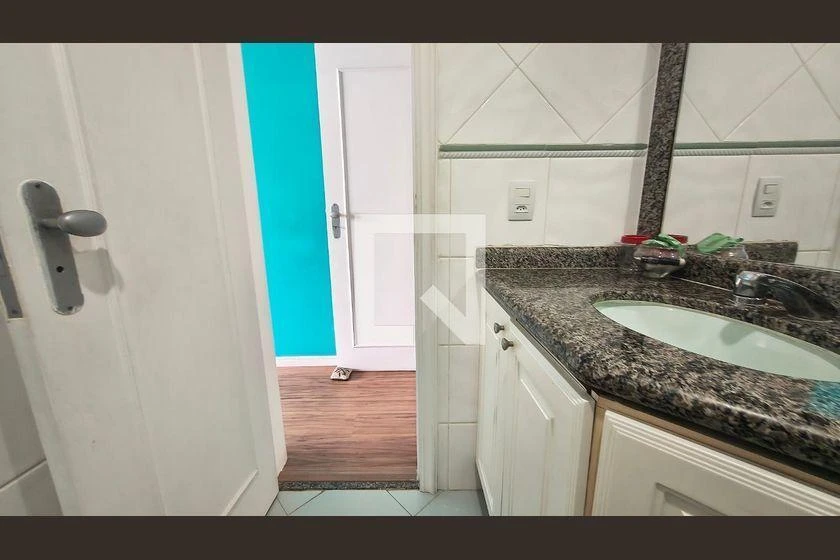 290 m² house with a bathtub and a walk-in closet — photo 37